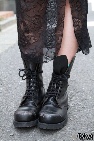 aesthetic black boots