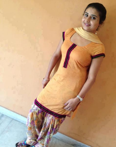 desi salwar girl walking