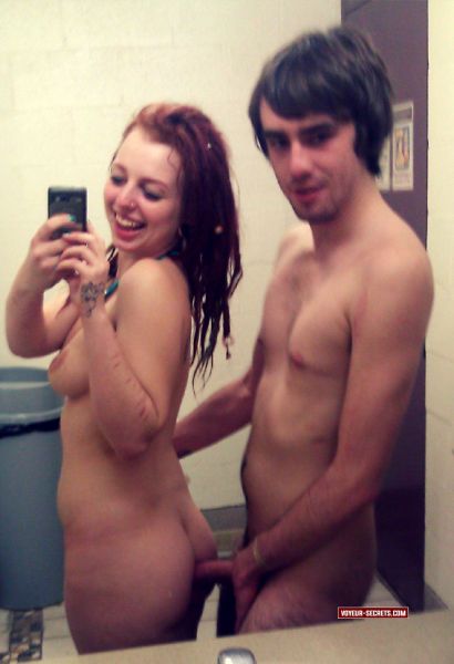 hot girls naked mirror selfie
