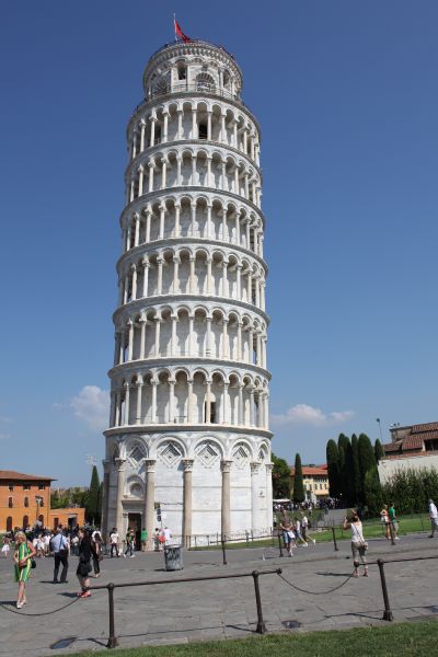 leaning tower of pisa location