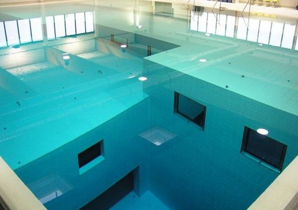 swimming pool underwater