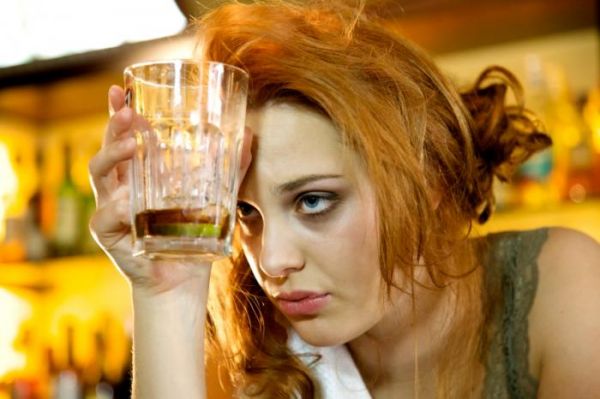 art of women drinking alcohol