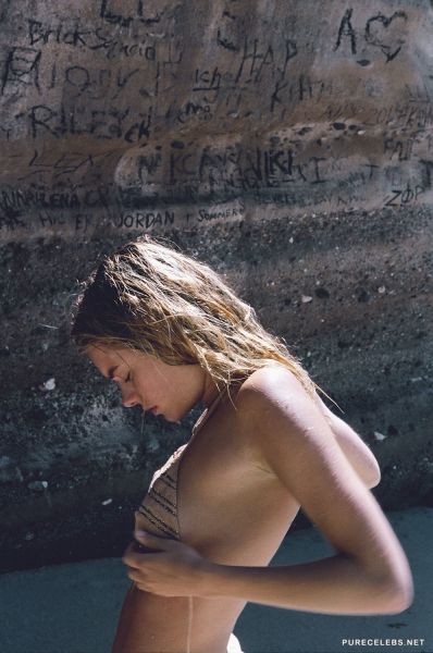 camille rowe ass