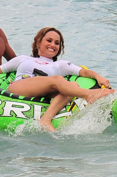 giada de laurentiis pool