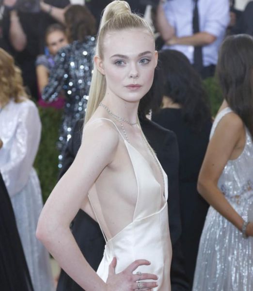 elle fanning smoking