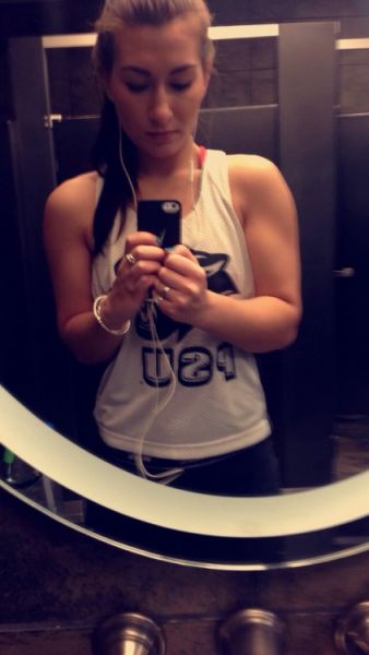 womens fitness selfies