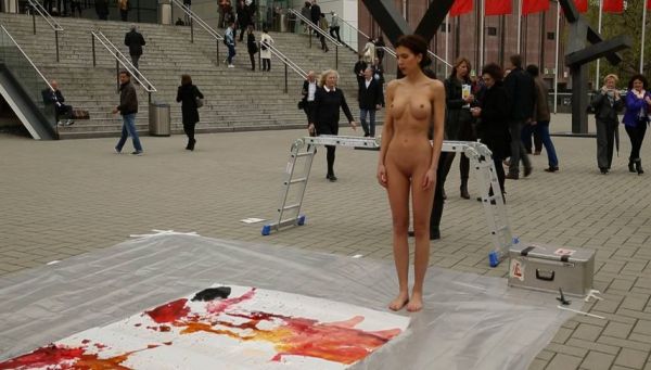 chinese naked art performance