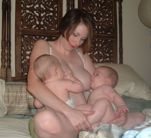 moms having sex while breastfeeding