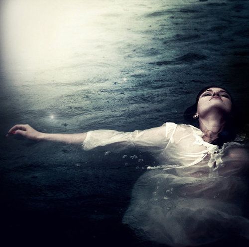 tumblr girl drowning in water