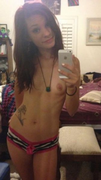 skinny brunette nude selfie