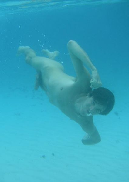 girls swimming nude underwater