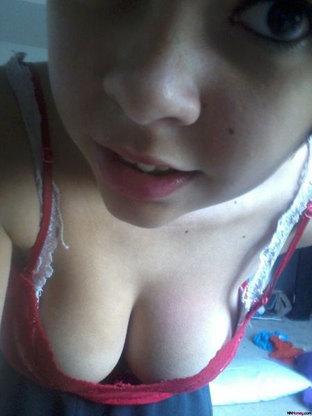 young teen girl cleavage selfie
