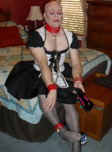 crossdress sissy maid housework