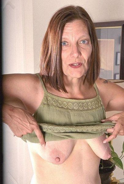 amateur mature saggy tits housewife