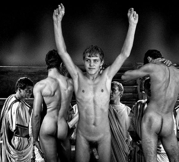 caligula roman soldiers naked