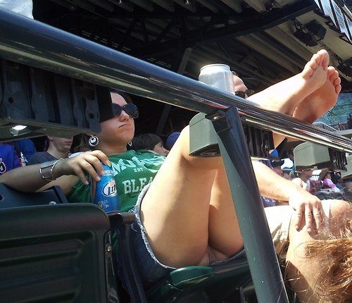 candid celebrity upskirt