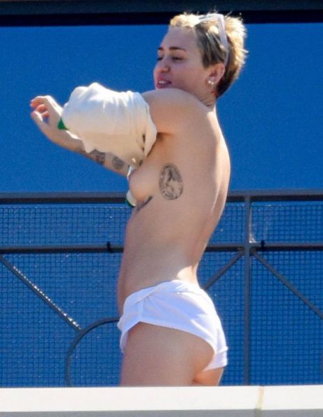 miley cyrus oops pussy