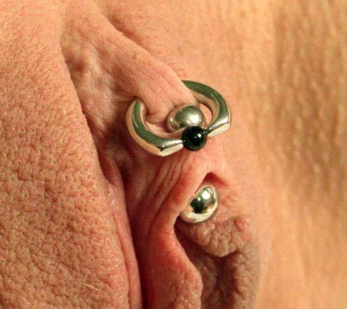 miley cyrus clit piercing