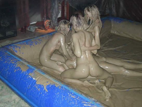 naked women in mud