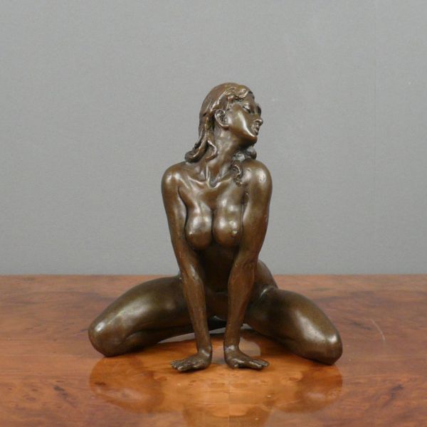nude girl sculpture