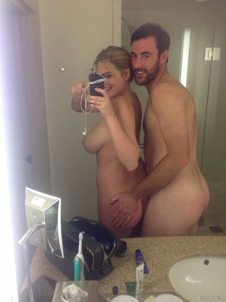 alexis texas selfie cleavage