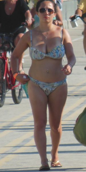 curvy bikini latina