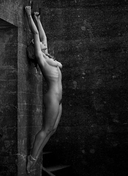 woman tied nude amateur