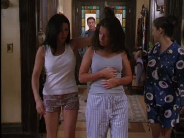 holly marie combs pits