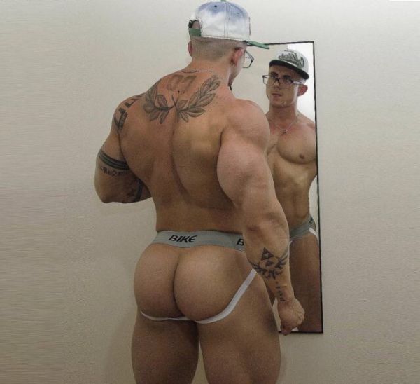 nude gay muscle butt