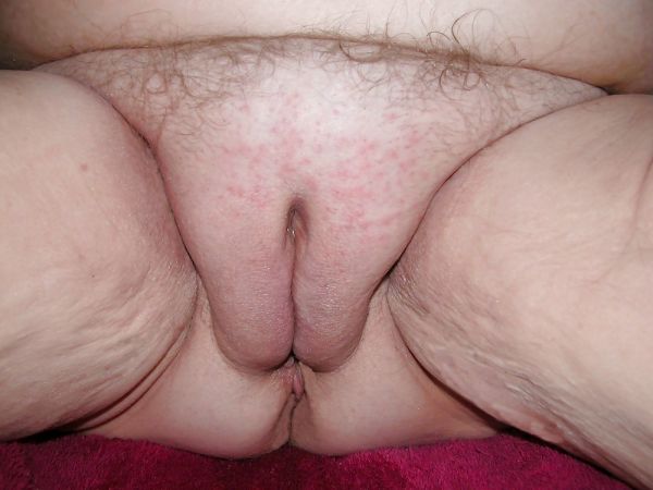 older amateur spread hairy pussy