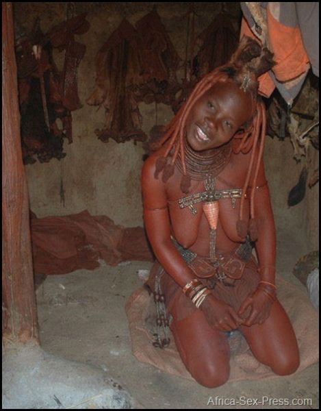 nude women facesitting men