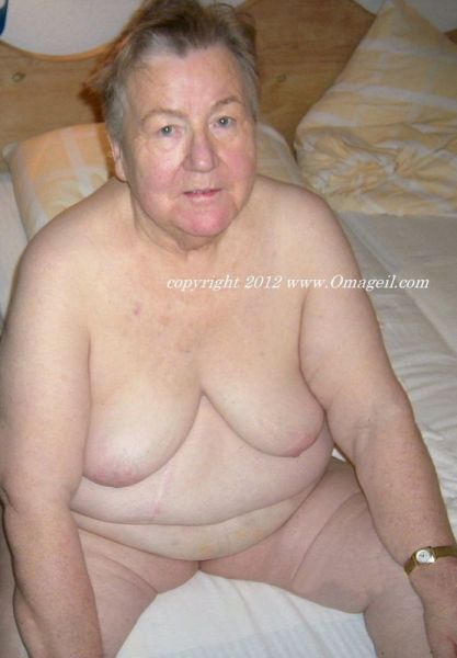 pretty ladies nude big breasts