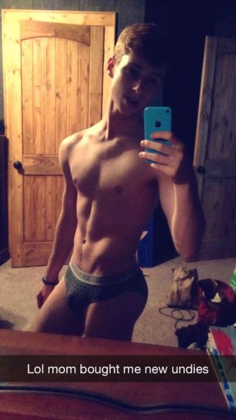 solo men nude in bed