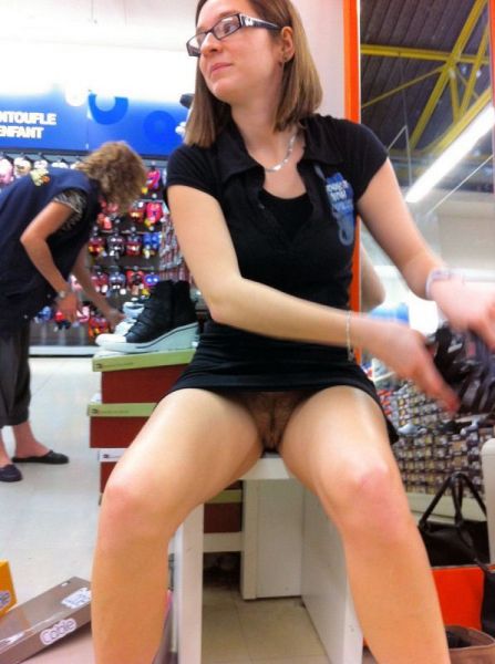 girl lao shopping mall