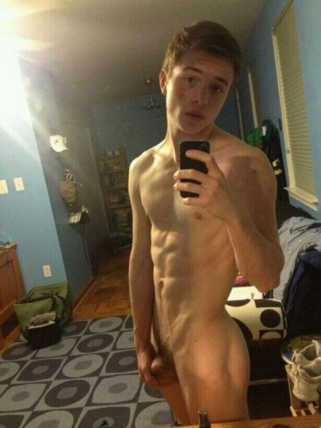 nude guy selfies