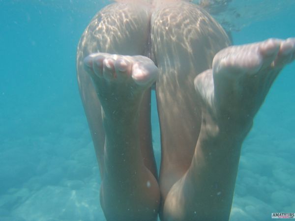 underwater nude ladies