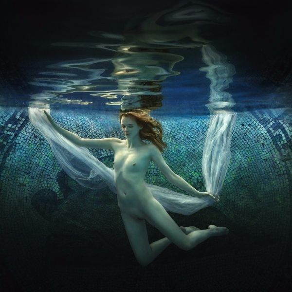 female photography underwater