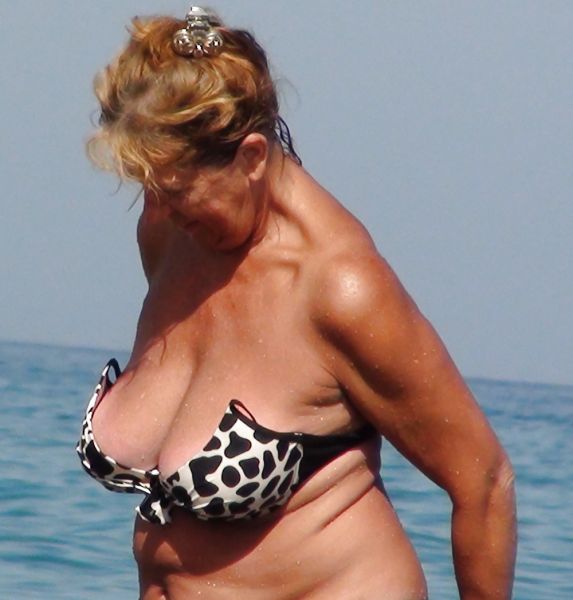 curvy boobs beach