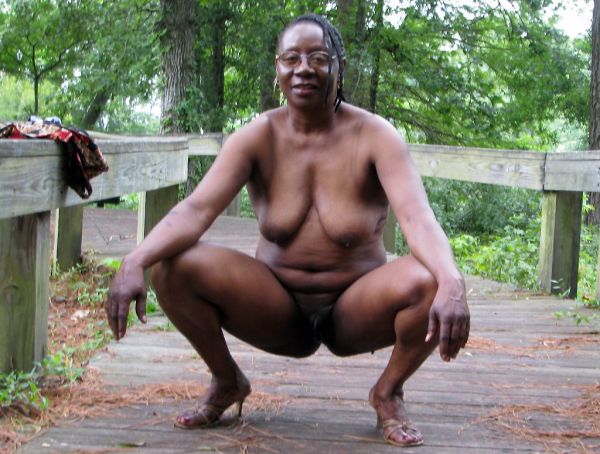 older mature nude women spreads