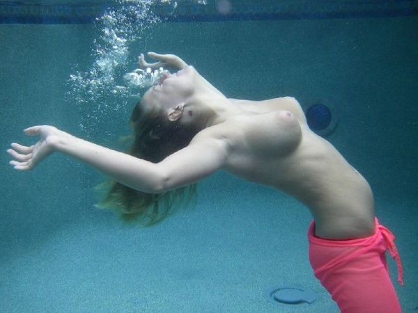 underwater busty bikini
