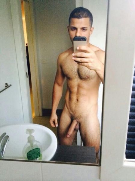 hot guys nude gym selfie
