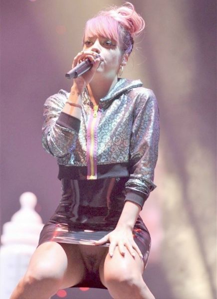 lily allen on stage