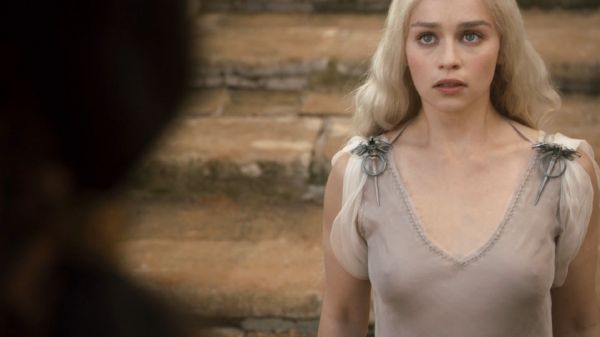 emilia clarke game of thrones dragon