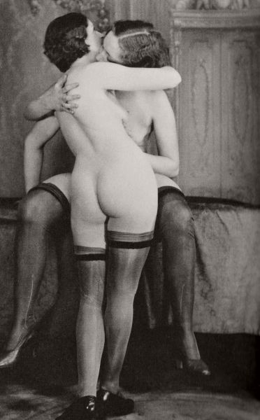 vintage busty lesbians