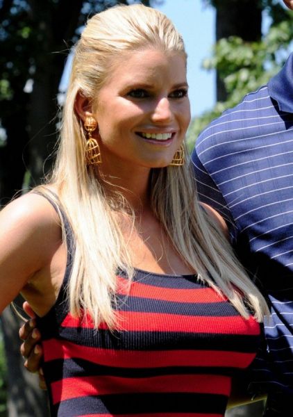 jessica simpson blowing