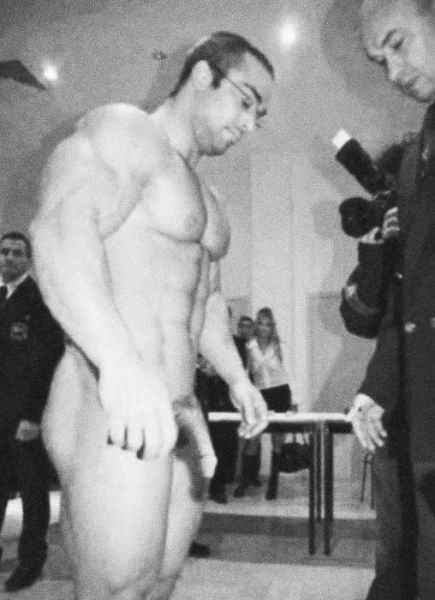 backstage bodybuilders weigh