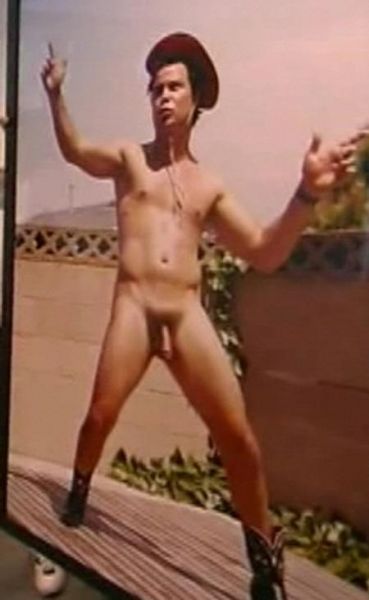 shirtless bulge