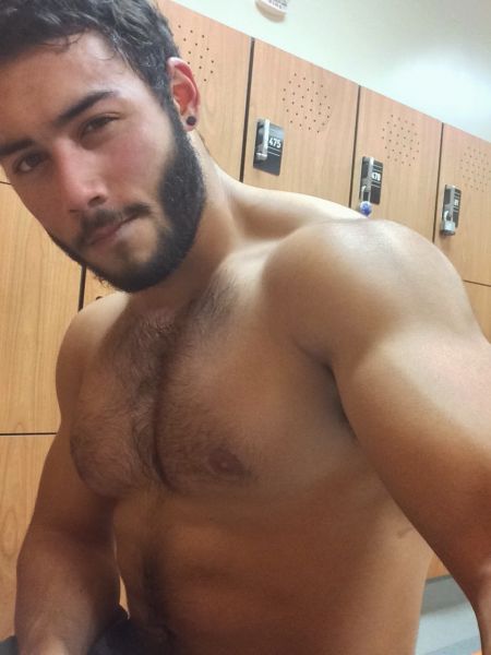 hairy muscle nude selfie