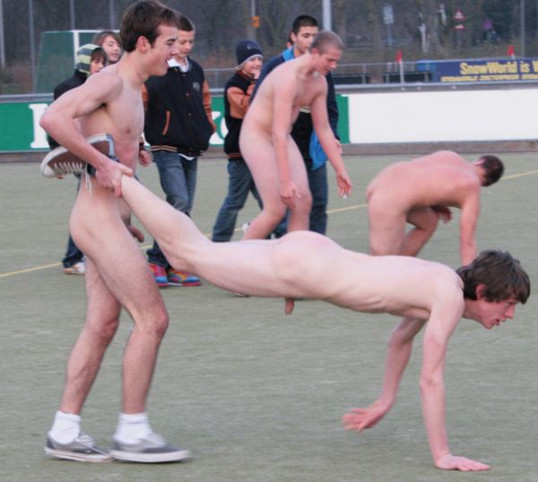 naked men playing