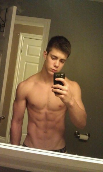 muscle men selfies